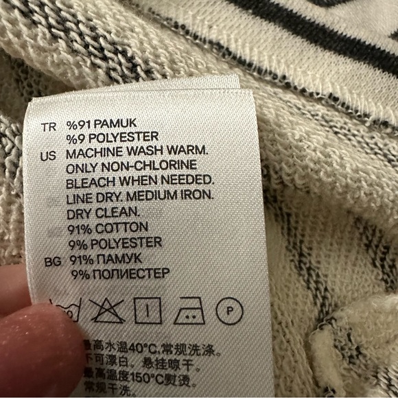 H & M | MEN’S SWEATER | BLACK AND WHITE STRIPES | SZ S | - Picture 7 of 7